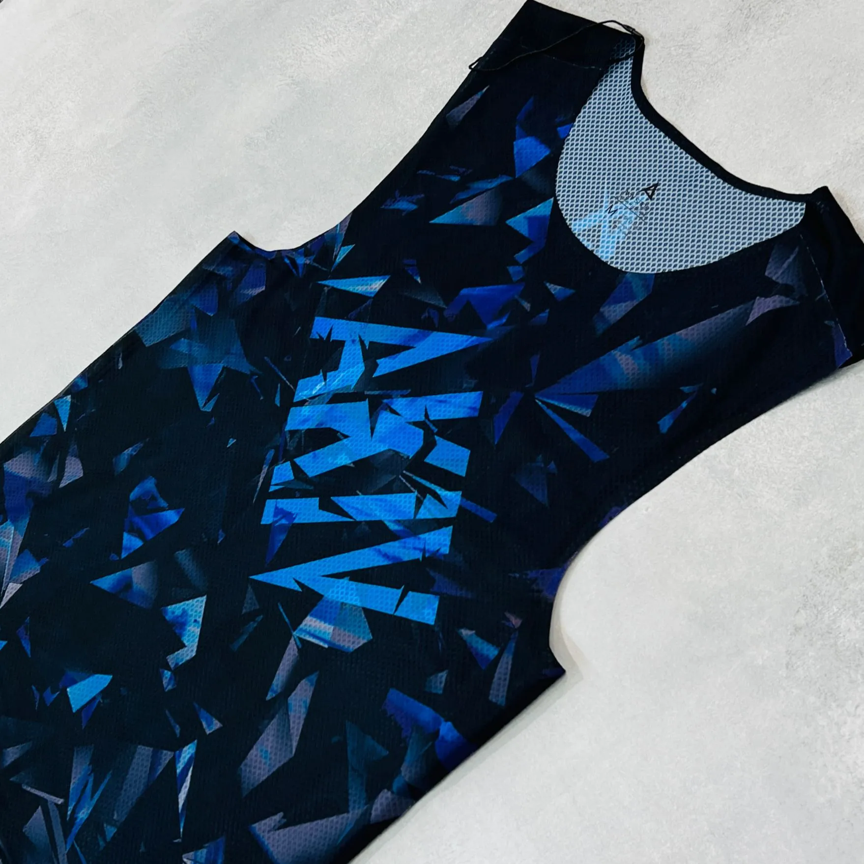 AKIV Ultralight Tank Top Unisex | Black Diamond Shine