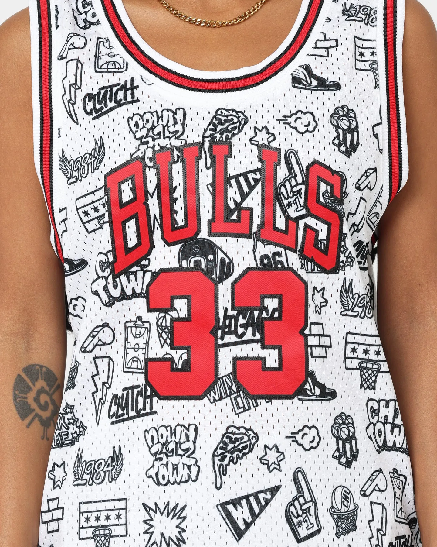 Mitchell & Ness Women's Chicago Bulls Scottie Pippen #33 Doodle Swingman Jersey White